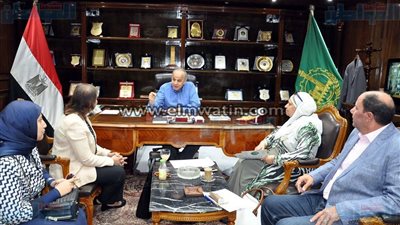 بالصور.. محافظ القليوبية يناقش تدشين حملة لعلاج 