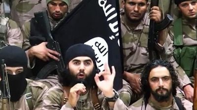 مسؤول محلي: مقاتلو داعش يغادرون الرقة ليل السبت وبصحبتهم مدنيين كدروع بشرية