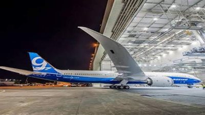 بالصور .. مصر للطيران تضم طائرة 