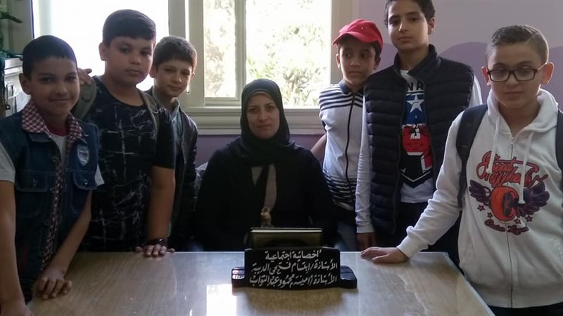 طلاب مدحت قرطام الابتدائية
