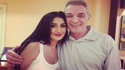 شاهد.. غادة عبدالرازق ومحمود حميدة في أحد مشاهد 