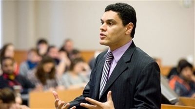 معتز عبدالفتاح يدعو المصريين للصبر على مشروع قناة السويس