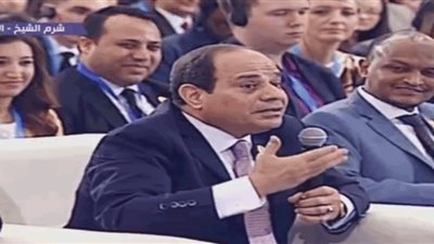الرئيس السيسي يلتقي نظيره التشادي على هامش منتدى الشباب 