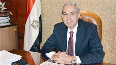 وزير الصناعة يترأس اجتماع 