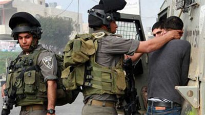 الاحتلال اﻹسرائيلي يعتقل ثمانية فلسطينيين من الضفة الغربية