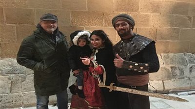 سامح عبد العزيز ينشر صورة تجمعه بطليقته روبي على 