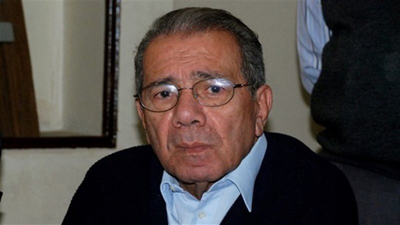 الكاتب الصحفي نبيل