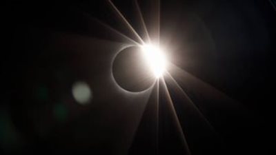 تعرف على توقيت ومكان حدوث خسوفان قمريان و3 ظواهر كسوف شمسى فى 2018