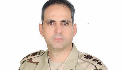 المتحدث العسكري: استشهاد ضابط وإصابة 2 إثر استهداف مطار العريش بقذيفة