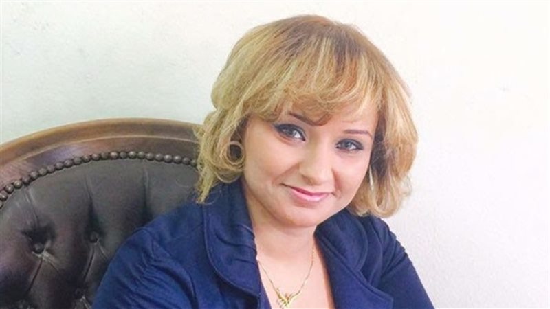 الدكتور دينا أنور