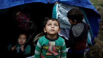 الجيش السوري: عودة عشرات المهجرين من مخيم الركبان إلى منازلهم وقراهم