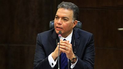 وزير النقل يشيد بجهود 