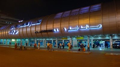 سلطات مطار القاهرة تستقبل شحنة ذهب تمهيدًا لنقلها إلى كندا