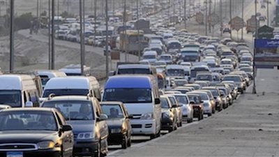 انقلاب مروع لسيارة نقل تتسبب في إغلاق الأوتوستراد