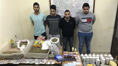 القبض على عاطلين وطالبين بحوزتهم 10 كيلو من مخدر 