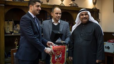 مرجان يهدي درع الأهلي لوفد البرلمان البحريني