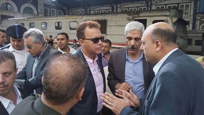 وزير النقل يجري جولة تفقدية مفاجئة بمحطة سكك حديد طنطا