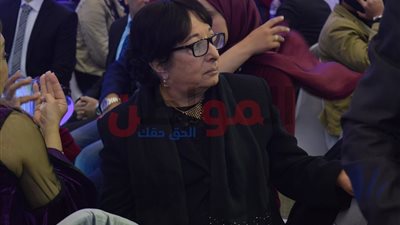 صور| سميرة عبد العزيز أول الحاضرين في تكريمات 