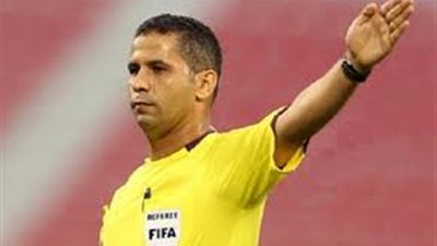 تعرف على طاقم حكام  لقاء الأهلي والمقاصة 