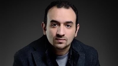 عمرو سلامة يهنئ فريق عمل 