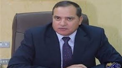 رئيس جامعة سوهاج يناقش مشكلات نظم المعلومات الادارية