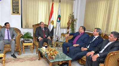 صور | محافظ سوهاج يستقبل القس الدكتور اندريه زكي رئيس الطائفة الانجيلية بمصر
