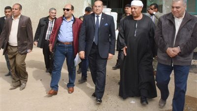 صور| محافظ سوهاج يقود حملة مكبرة لنظافة وتجميل مستشفى أخميم المركزي