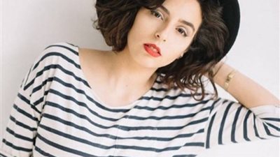 إنفوجراف| سارة عبد الرحمن.. فنانة شابة بأقدام ثابتة