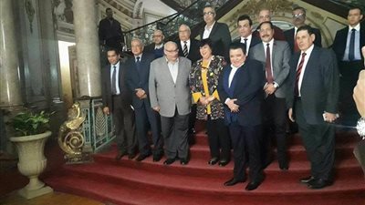 قوافل التنوير المسرحية تعرض 