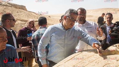 ألبوم صور.. فعاليات اكتشاف مقبرة أثرية بالمنيا
