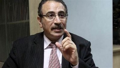 أستاذ علوم سياسية: واشنطن توظف الأموال القطرية سياسيًا