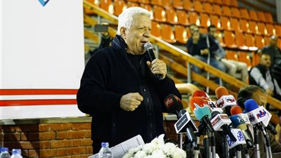 صور| مرتضي منصور يسب وزير الرياضة.. وممدوح عباس حرامي.. و