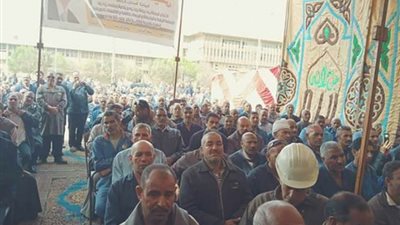 صور| عمال ورش أبوراضي ببني سويف: السيسي رئيساً لمصر