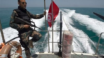 البحرية التونسية تحبط  عملية اجتياز غير شرعي متجهة الى إيطاليا