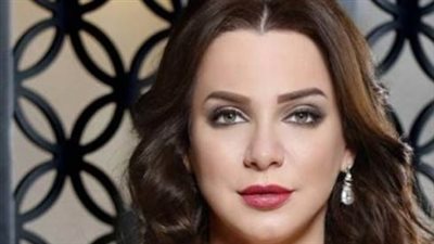 بطريقة مجنونة.. معجب يقدم مفاجأة للفنانة سولاف فواخرجي