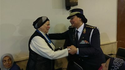 وفد من مديرية أمن القاهرة يزور دار للمسنين بمناسبة اليوم العالمي للمرأة