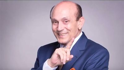 اليوم| محمد صبحى يستلم جائزة الشارقة للإبداع المسرحي العربي