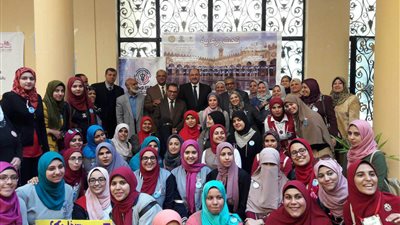 صورة| ندوات ومحطات توعية لطالبات الأزهر حول الوقاية من سرطان الثدي