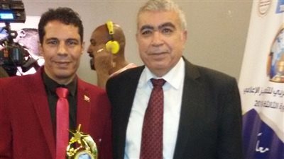 صور| تكريم الشاعر دسوقى فتحي في مهرجان التميز الإعلامى عن أغنيتة حقك عليا 