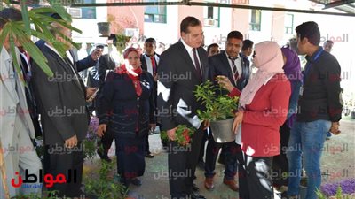 صور| رئيس جامعة سوهاج يفتتح المعرض العاشر لزهور الربيع ونباتات الزينة