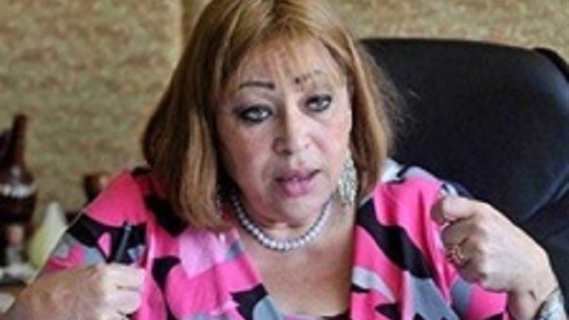 السفيرة منى عمر
