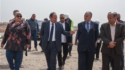 صور| وزير الري ومحافظ الإسكندرية يتفقدان أعمال تنفيذ مشروعات حماية الشواطئ