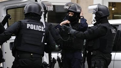 داعشى يحتجز رهائن جنوب فرنسا وسط إطلاق رصاص بالمنطقة 