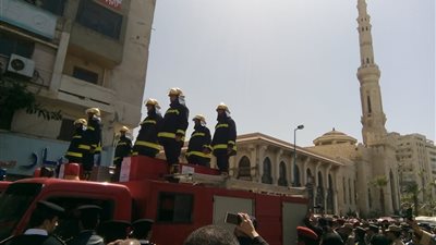 صور| بحضور محافظ الإسكندرية ومدير الأمن.. الآلاف يشيعون جنازة شهيدي حادث الانفجار