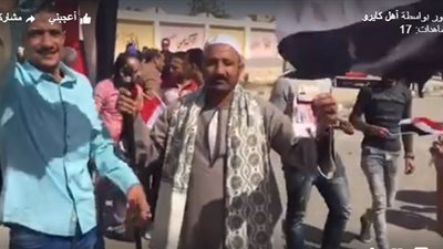 انتخابات الرئاسة 2018| فيديو.. رقص الناخبين أمام مدرسة قومية المعادي على أنغام تسلم الأيادي