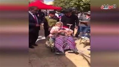 انتخابات الرئاسة 2018.. قعيدة تدلي بصوتها في العرس الانتخابي