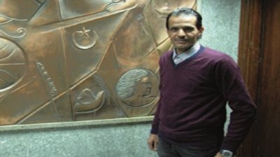 أيمن دجيش يدلي بصوته في الانتخابات الرئاسية بمدرسة خالد بن الوليد الابتدائية 