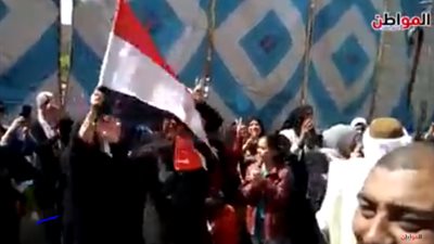 فيديو| فرحة الأهالي بالانتخابات المصرية أمام مدرسة الفتيات بالمعادي