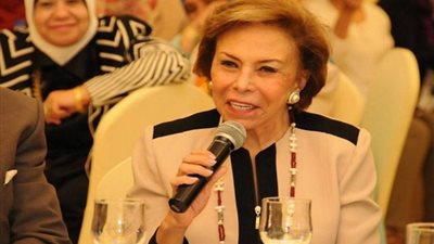 بعد قليل.. السفيرة مرفت تلاوي تدلي بصوتها في انتخابات الرئاسة بلجنة كلية التربية الرياضية بنات بالزمالك