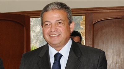 خالد عبدالعزيز ينشر صور الشباب والرجال أثناء مشاركتهم في الانتخابات الرئاسية 2018